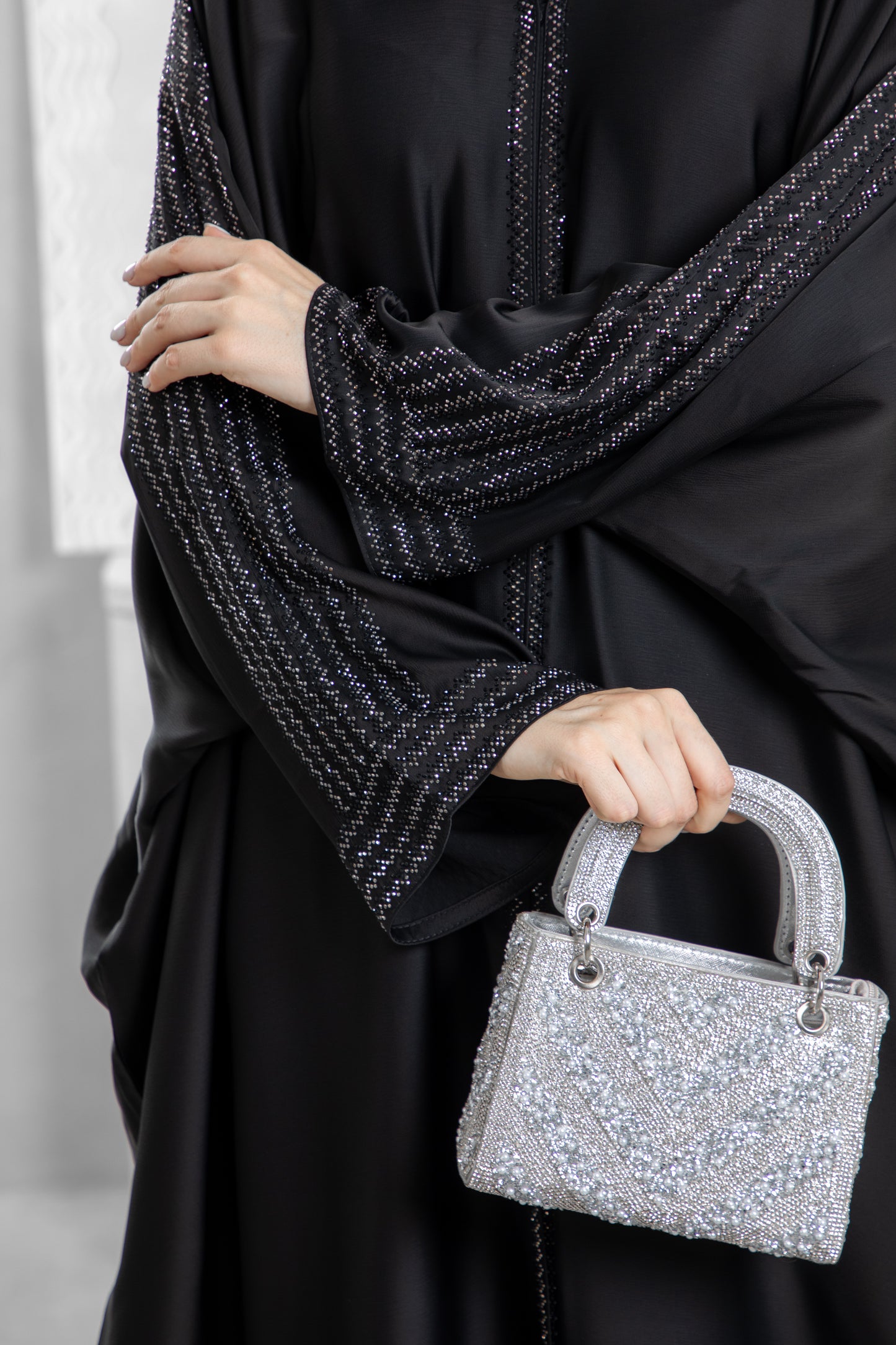 عباية اللؤلؤة السوداء